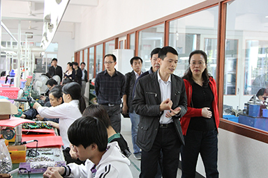 福建省委統(tǒng)戰(zhàn)部副部長(zhǎng)、省工商聯(lián)黨組書記王玲視察虹潤(rùn)公司